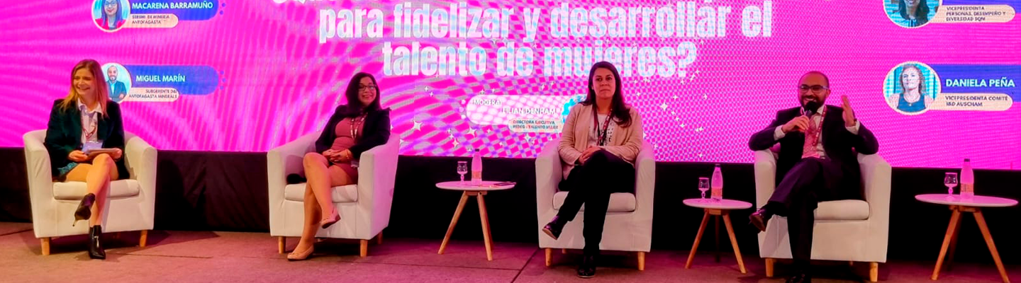 participantes panel seminario talento mujer